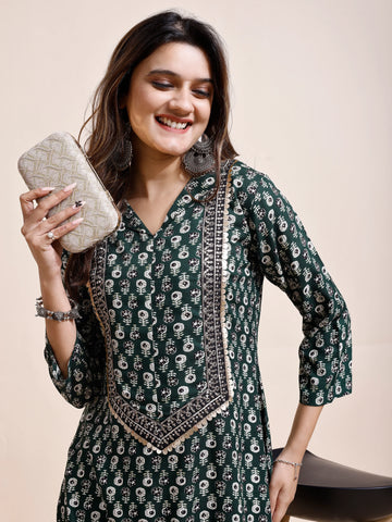 Green Rayon Yoke Embroidery and Printed Straight kurta